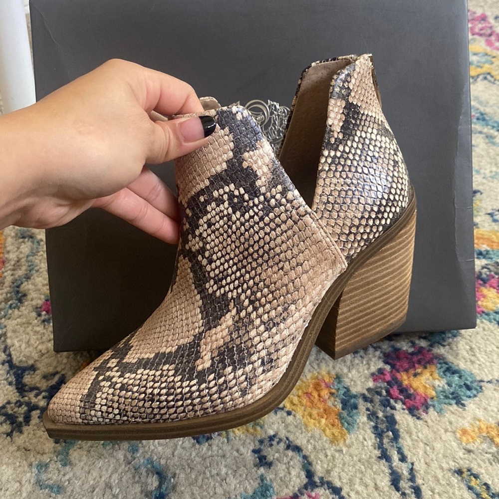 Vince Camuto Gigietta booties